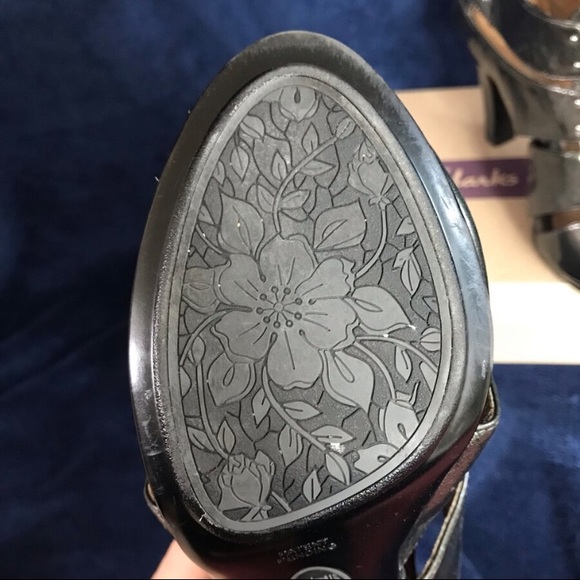 SÖFFT | Metallic Heels - Picture 4 of 5